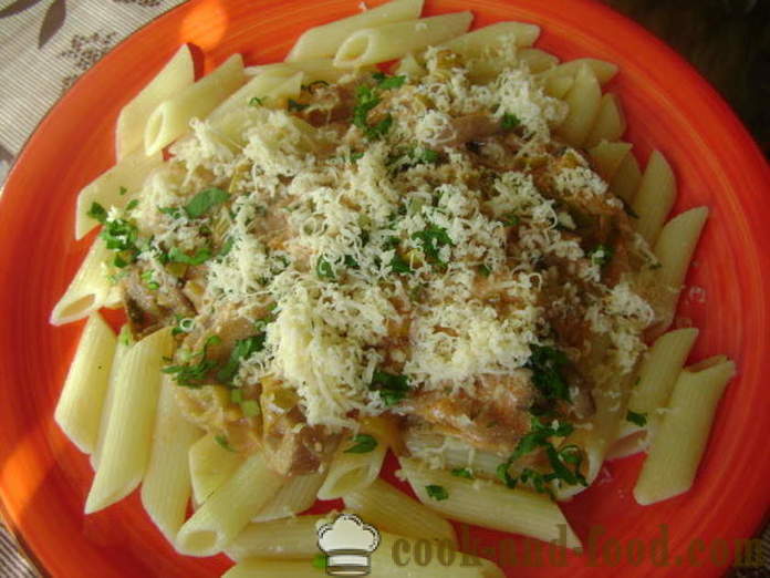 Pasta i flødesauce med svampe, porre og tomat - hvordan man kan tilberede svampe med pasta velsmagende, med en trin for trin opskrift fotos