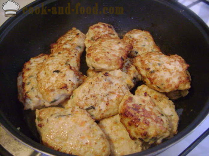 Saftig kylling kotelet med gulerod, løg - hvordan man laver saftige kylling koteletter i panden, en trin for trin opskrift fotos