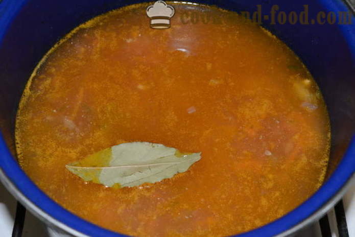 Kartoffel suppe med frosne kødboller og syltede agurker - hvordan man laver kartoffelsuppe med kødboller, med en trin for trin opskrift fotos