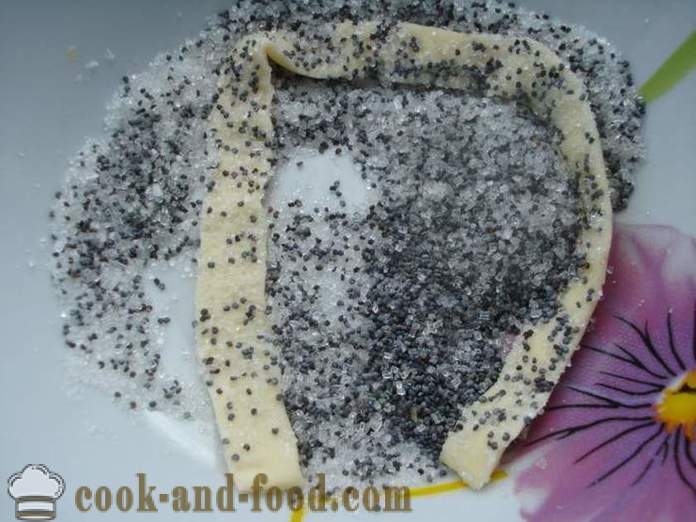 Søde pust spiral med birkes og sukker - hvordan man laver kiks butterdej, med en trin for trin opskrift fotos