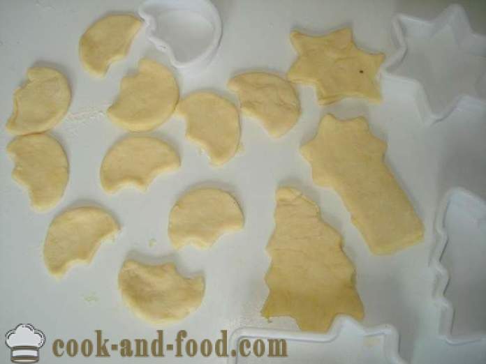 Hurtige og velsmagende cookies fra skællet usyrede dej med sukker og jordnødder - hvordan man kan gøre cookies i butterdej i ovnen, med en trin for trin opskrift fotos