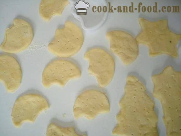 Hurtige og velsmagende cookies fra skællet usyrede dej med sukker og jordnødder - hvordan man kan gøre cookies i butterdej i ovnen, med en trin for trin opskrift fotos