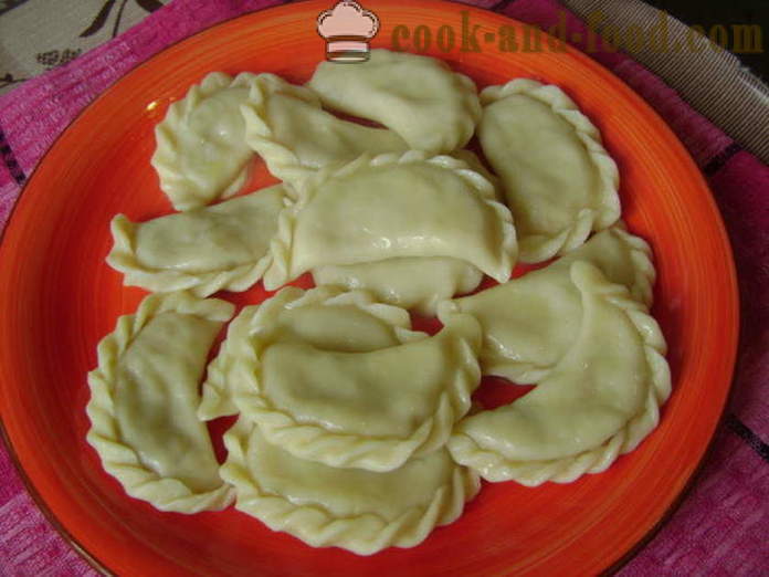 Meatless dumplings med kartofler og svampe - hvordan man laver dumplings med kartofler og svampe, en trin for trin opskrift fotos