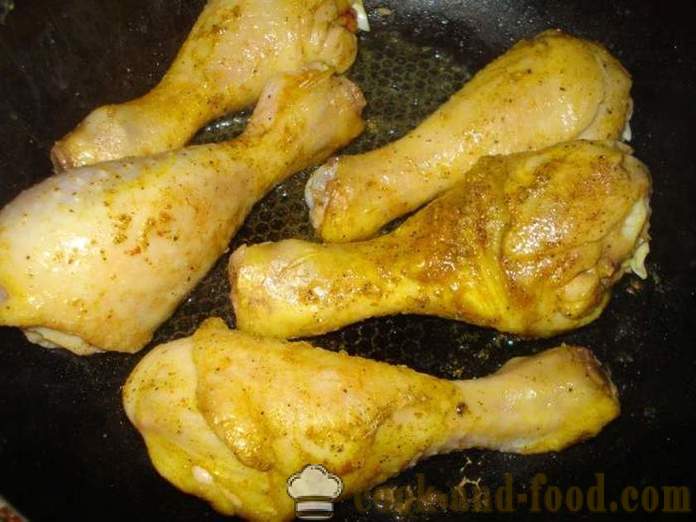 Kylling underlår i sojasovs - både lækker at tilberede kylling underlår i en stegepande, en trin for trin opskrift fotos