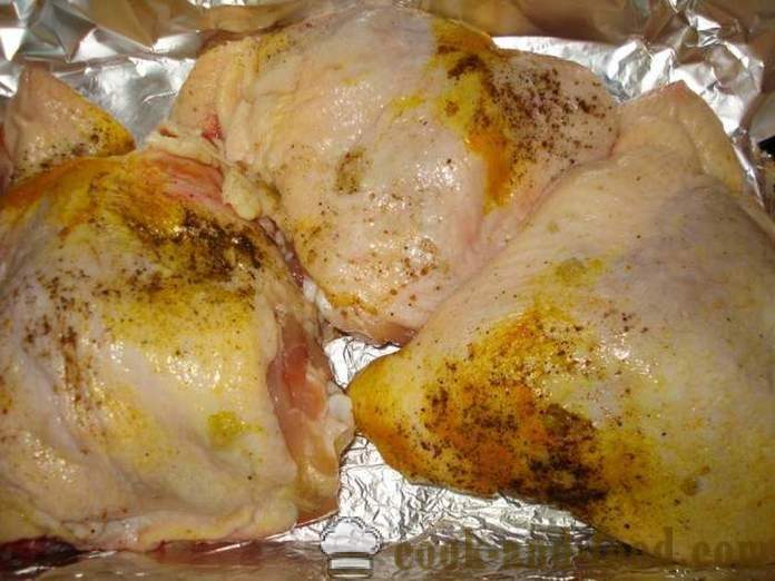 Bagte kylling lår i en folie - ligesom en lækker bagt kylling lår i ovnen, med et trin for trin opskrift billeder
