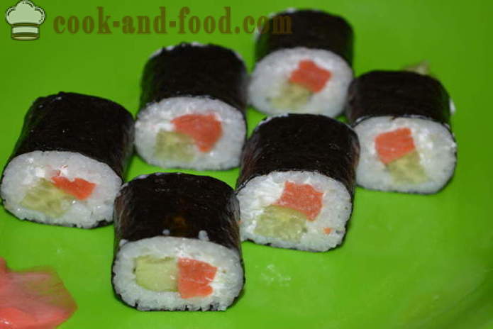 Sushi ruller med røde fisk, ost og agurk - hvordan man laver ruller derhjemme, skridt for skridt opskrift fotos