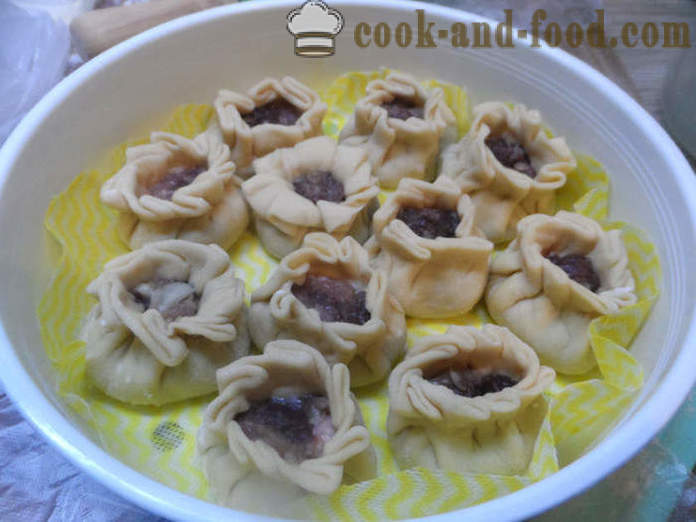 Hvordan at koge dumplings i multivarka eller mantovarke et par skridt, opskriften med et foto