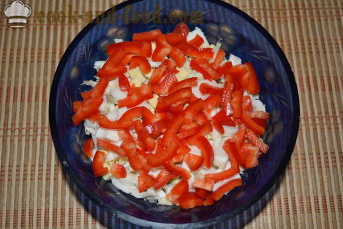 Salat af kinakål med røget pølse, peberfrugter og dåse majs - hvordan man forbereder en salat af kinakål med majs og pølse, en trin for trin opskrift fotos