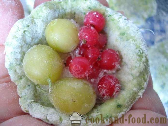 Fluffy dumplings med frosne bær - hvordan man laver dumplings med bær på et par, med en trin for trin opskrift fotos