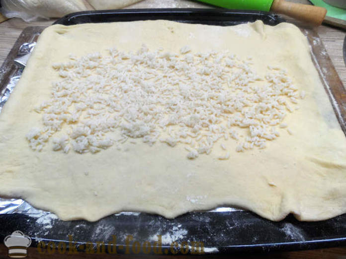 Gær kage med fisk og ris og frisk fisk - hvordan man laver en tærte med fisk i ovnen, med en trin for trin opskrift fotos
