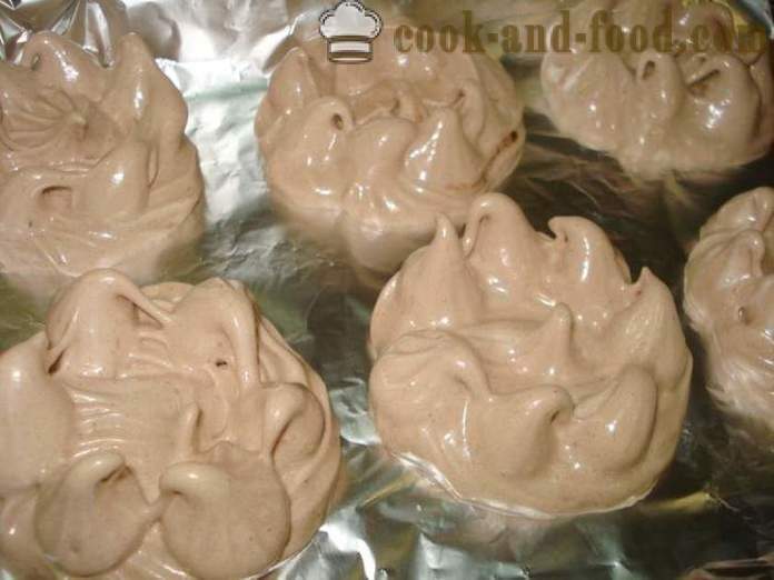 Chokolade marengs med nødder - hvordan man laver en chokolade marengs derhjemme, skridt for skridt opskrift fotos