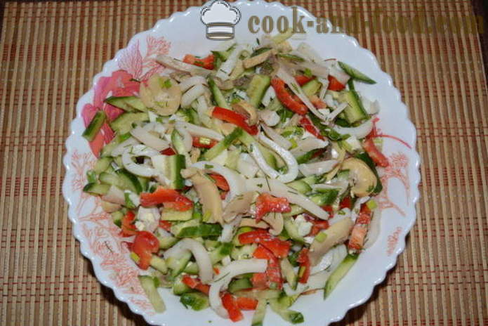 Salat med blæksprutte, svampe, agurker og peber - hvordan man forbereder en salat med blæksprutte og svampe, en trin for trin opskrift fotos
