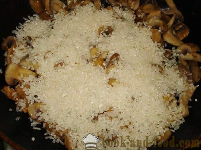 Mushroom risotto med svampe - hvordan man laver risotto derhjemme, trin for trin opskrift fotos