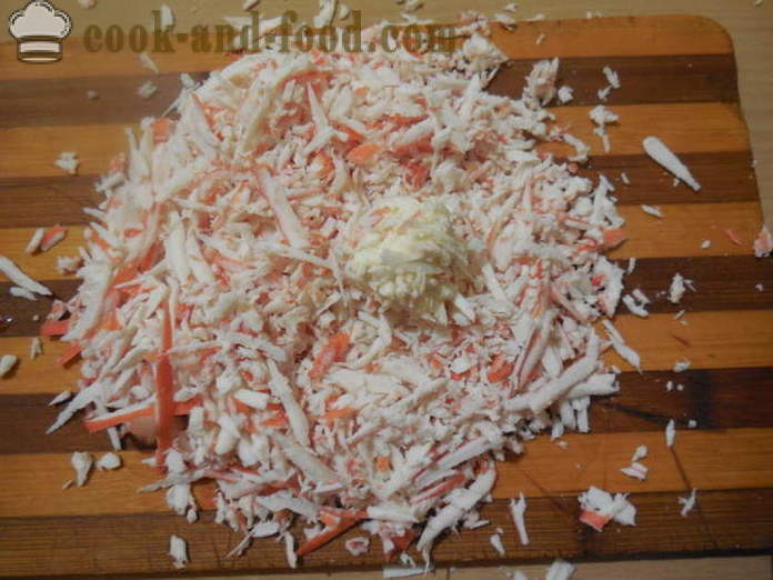 Raffaello salat af krabbe pinde - hvordan man laver krabbe Raffaello, en trin for trin opskrift fotos