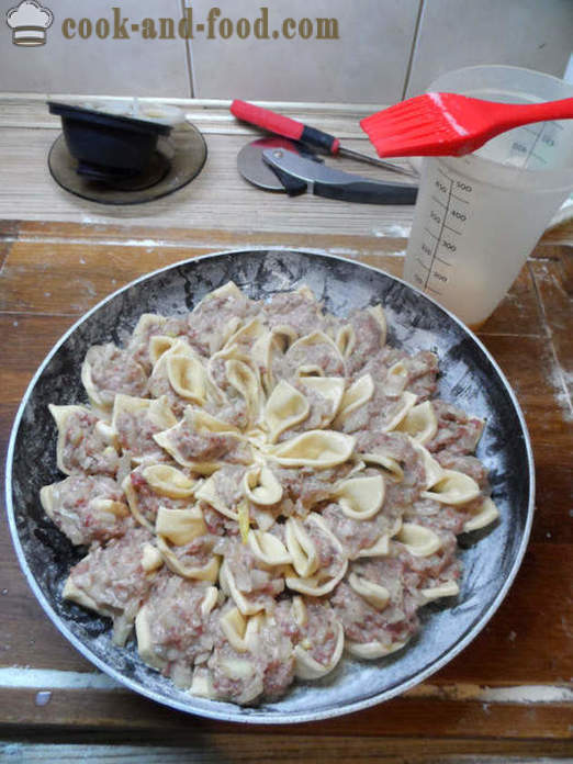 Puff pastaagtige Chrysanthemum - hvordan man tilbereder kød pie Chrysanthemum butterdej, med en trin for trin opskrift fotos