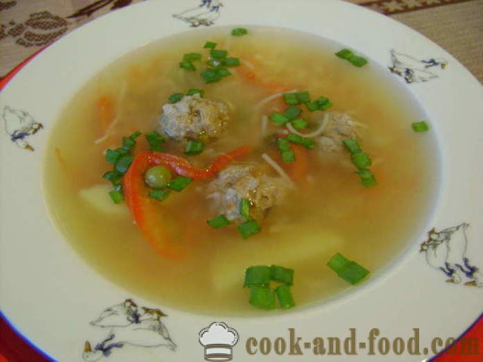 Grøntsagssuppe med kødboller og nudler - hvordan man laver suppe med kødboller og nudler, med en trin for trin opskrift fotos