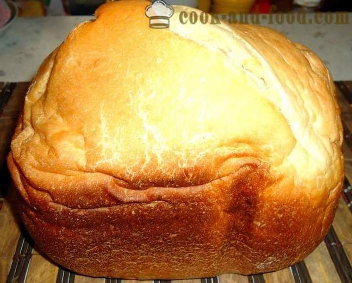 Enkel hjemmebagt brød i bagemaskinen - hvordan til at bage brød i bagemaskinen i hjemmet, trin for trin opskrift fotos