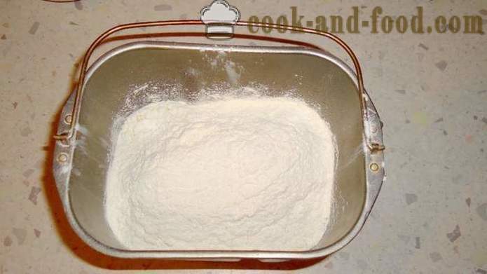 Enkel hjemmebagt brød i bagemaskinen - hvordan til at bage brød i bagemaskinen i hjemmet, trin for trin opskrift fotos