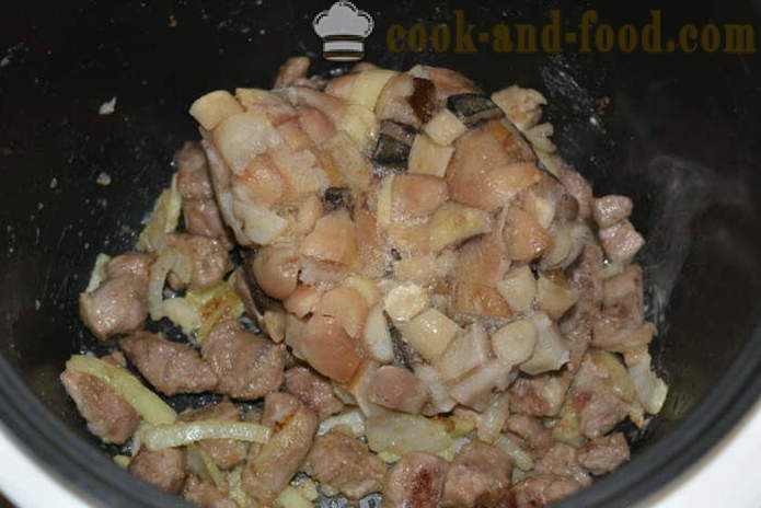 Svinekød med svampe i multivarka som gullasch - hvordan at lave mad svinekød med svampe i multivarka, trin for trin opskrift fotos
