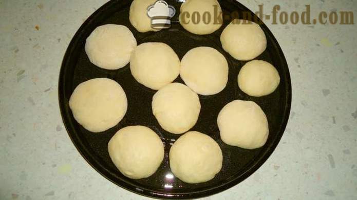 Gær boller med sesamfrø i ovnen - hvordan man laver en bolle med sesamfrø derhjemme, skridt for skridt opskrift fotos