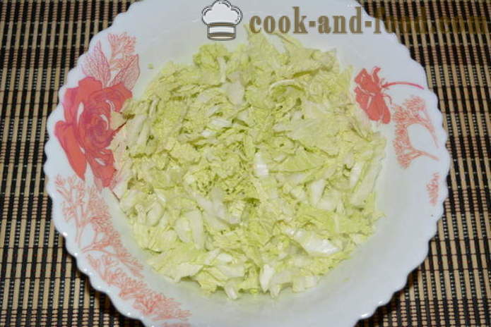 En simpel salat med kinakål, skinke og ærter - hvordan man forbereder en salat af kinakål og skinke, en trin for trin opskrift fotos
