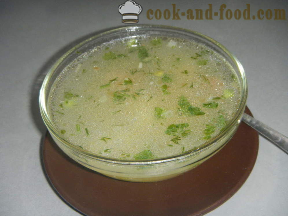 Kylling suppe med grønne ærter - hvordan man laver suppe med grønne ærter frosne eller friske, med en trin for trin opskrift fotos