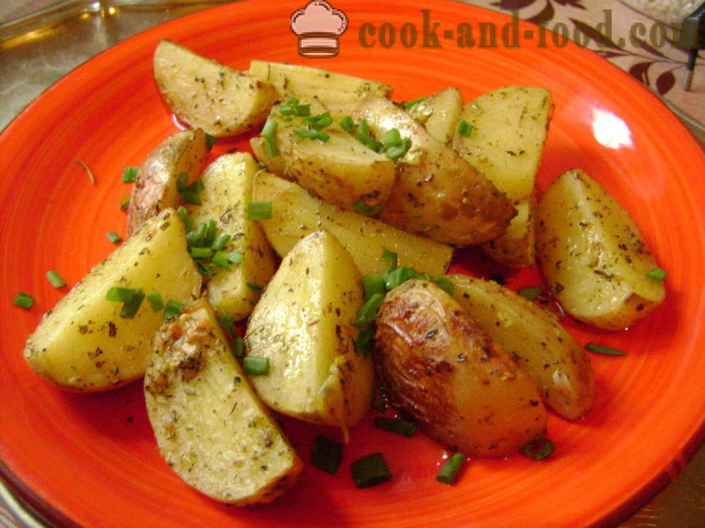Kartofler bagt med en skorpe - som bages kartoffelskiver i ovnen, med et trin for trin opskrift billeder