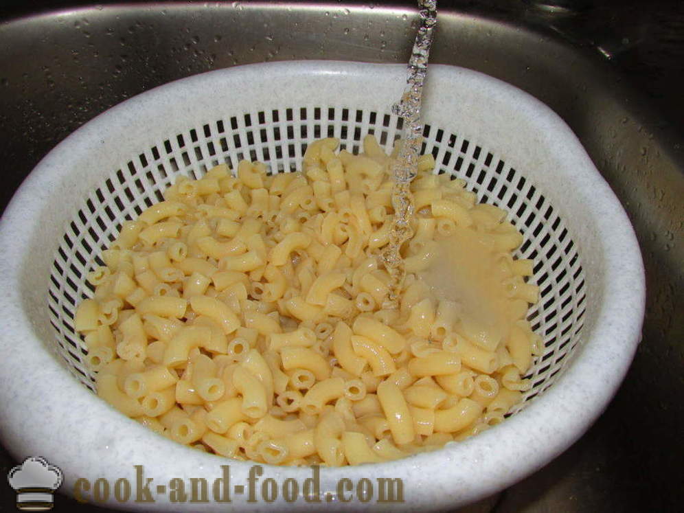 Pasta nautisk med pølse i en stegepande - hvordan man laver velsmagende pasta med pølse, en trin for trin opskrift fotos