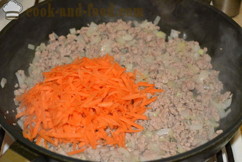 Braiseret kål med hakket kød på skovorode- hvordan at tilberede en lækker gryderet med kål med hakket kød, en trin for trin opskrift fotos