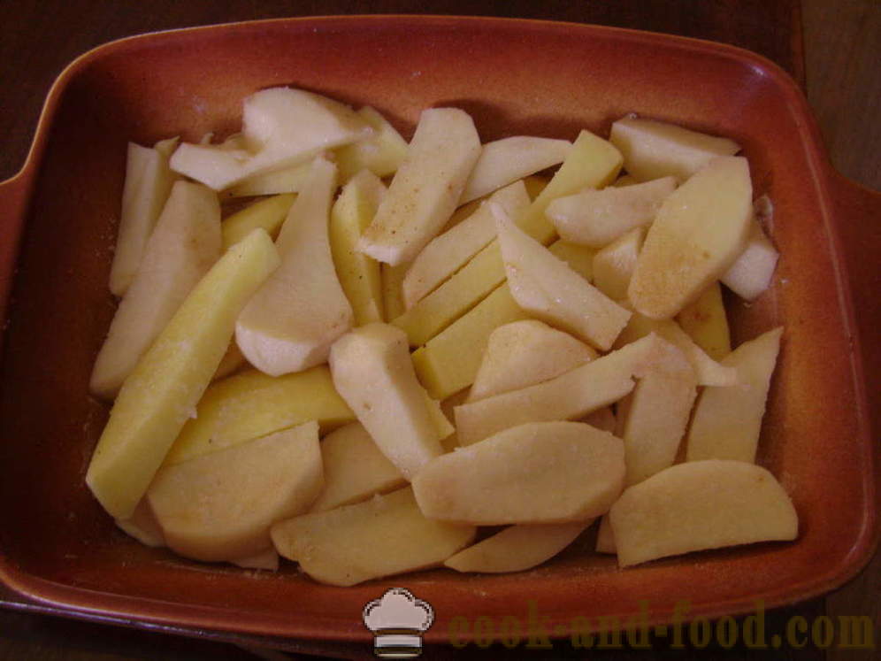 Kartofler bagt i flødesauce - både lækre bagte kartofler i ovnen med brunet skorpe, med en trin for trin opskrift fotos