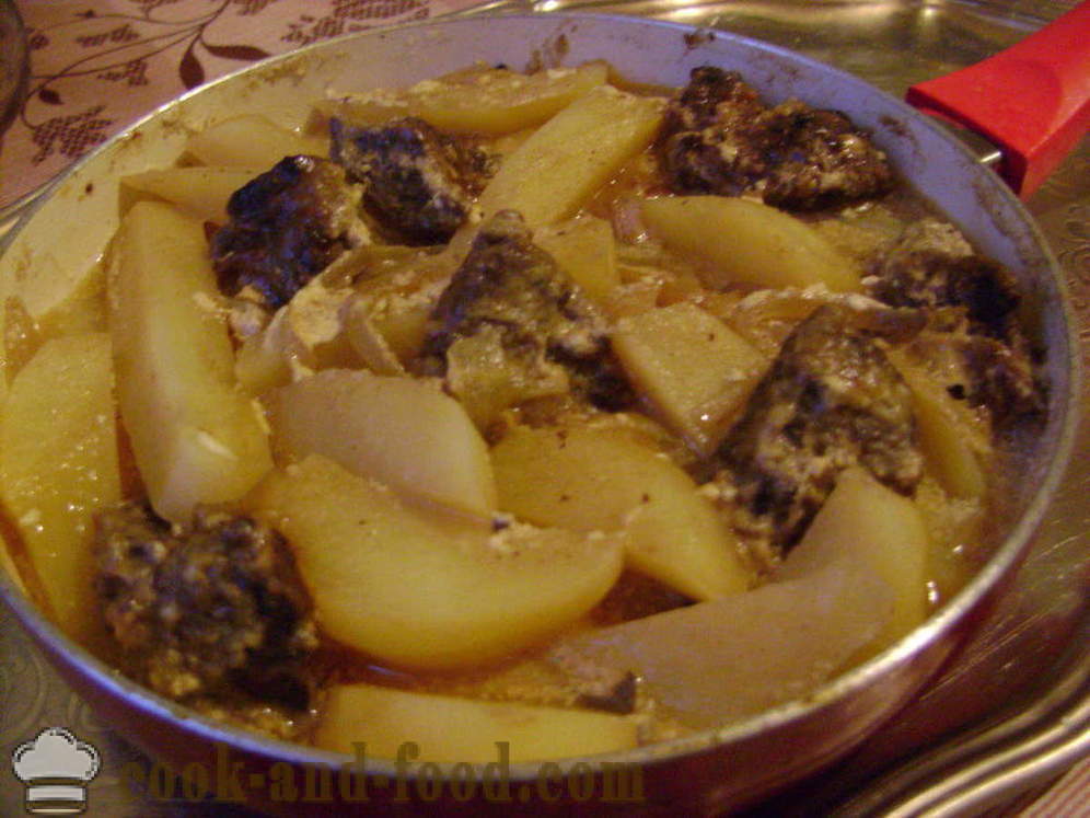 Kartoffel gryderet med oksekød leveren - hvordan man laver en gryderet af kartofler med leveren på en pande, en trin for trin opskrift fotos