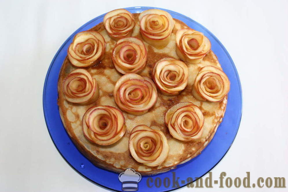 Pandekage kage med flødeost og æble roser - hvordan man laver en pandekage kage med ostemasse, en trin for trin opskrift fotos
