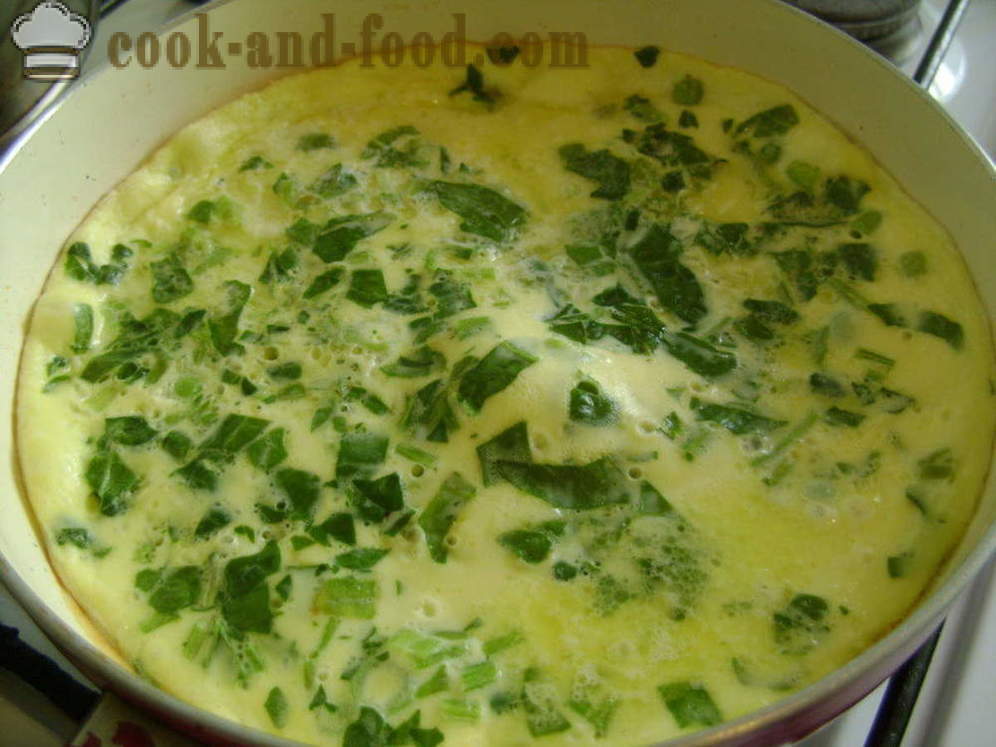 Frodige røræg med mælk, spinat og ærter - hvordan man laver en fluffy omelet i en gryde, med en trin for trin opskrift fotos