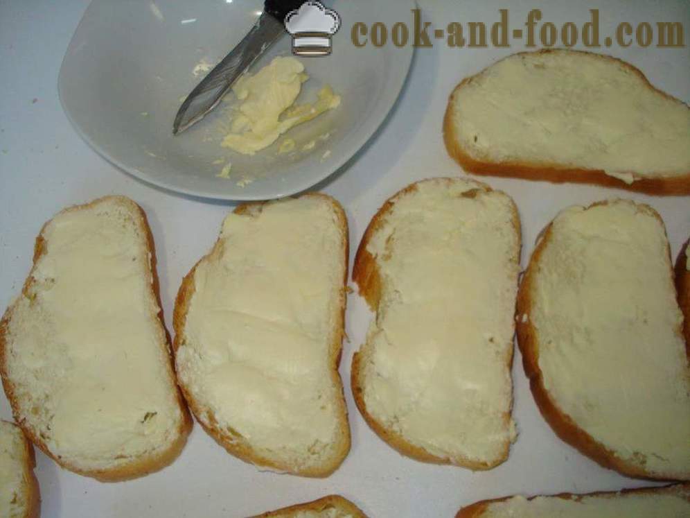 Sandwich med pølse, ost og agurk - hvordan man laver en sandwich med pølse og ost, med en trin for trin opskrift fotos