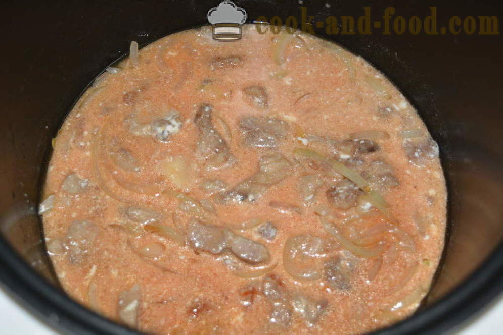 Svinekød Stroganoff med creme fraiche og tomatpuré - hvordan man kan tilberede oksekød stroganoff med sovs i multivarka, trin for trin opskrift fotos