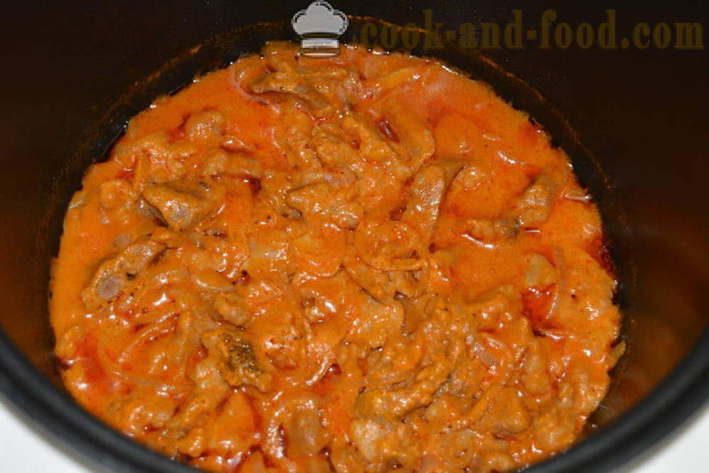 Svinekød Stroganoff med creme fraiche og tomatpuré - hvordan man kan tilberede oksekød stroganoff med sovs i multivarka, trin for trin opskrift fotos