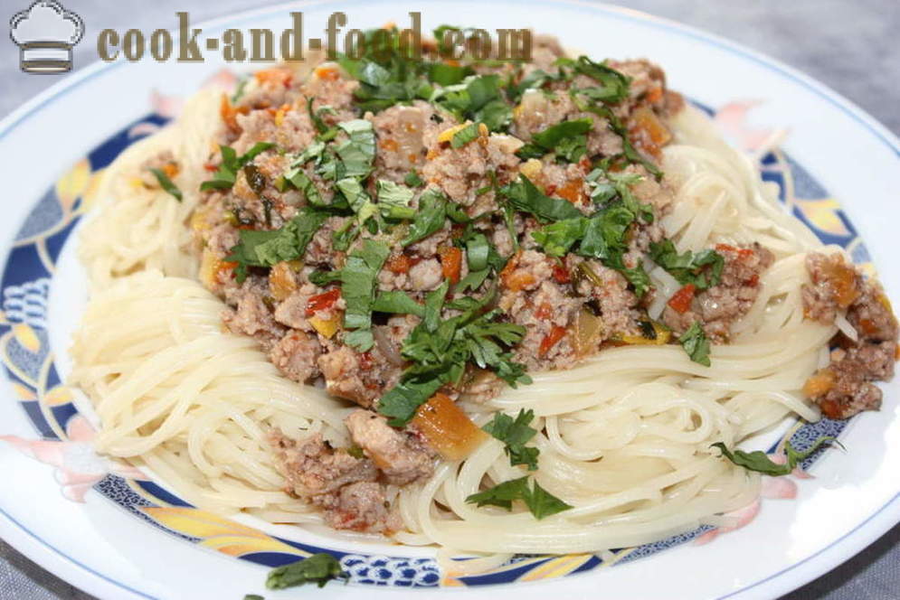 Spaghetti med bolognese sauce - hvordan man laver spaghetti bolognese, en trin for trin opskrift fotos