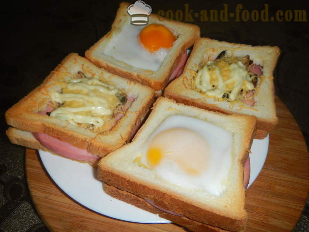 Hot sandwich med æg i ovnen - hvordan man laver en varm sandwich med æg, pølse og svampe, en trin for trin opskrift fotos