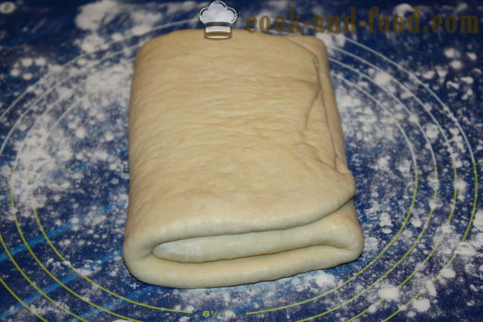 Gær butterdej croissant - hvordan man laver butterdej croissant, en trin for trin opskrift fotos