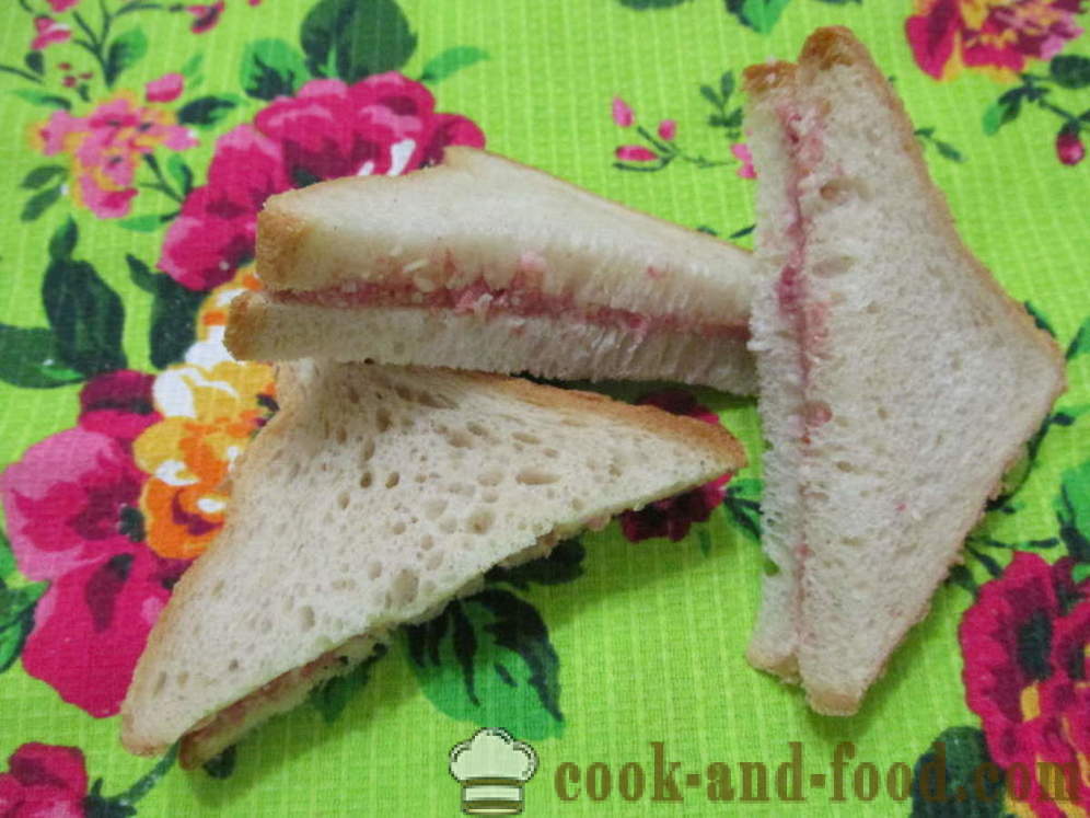 Hot sandwich i ovnen med pølse og ost - hvordan man laver varme sandwich i ovnen, med en trin for trin opskrift fotos
