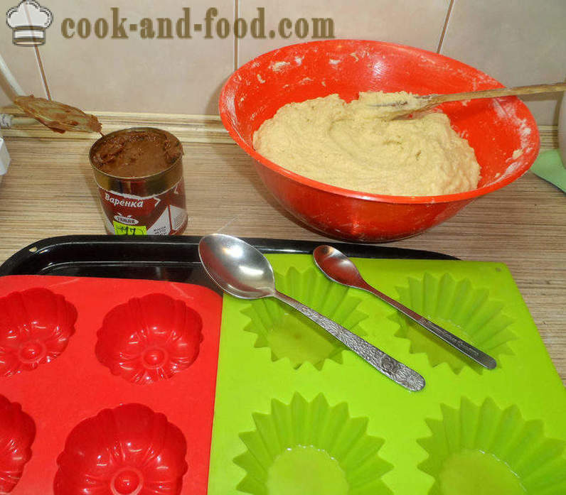 Simple cupcakes på yoghurt eller creme fraiche med semulje - hvordan man laver cupcakes i dåser, skridt for skridt opskrift fotos