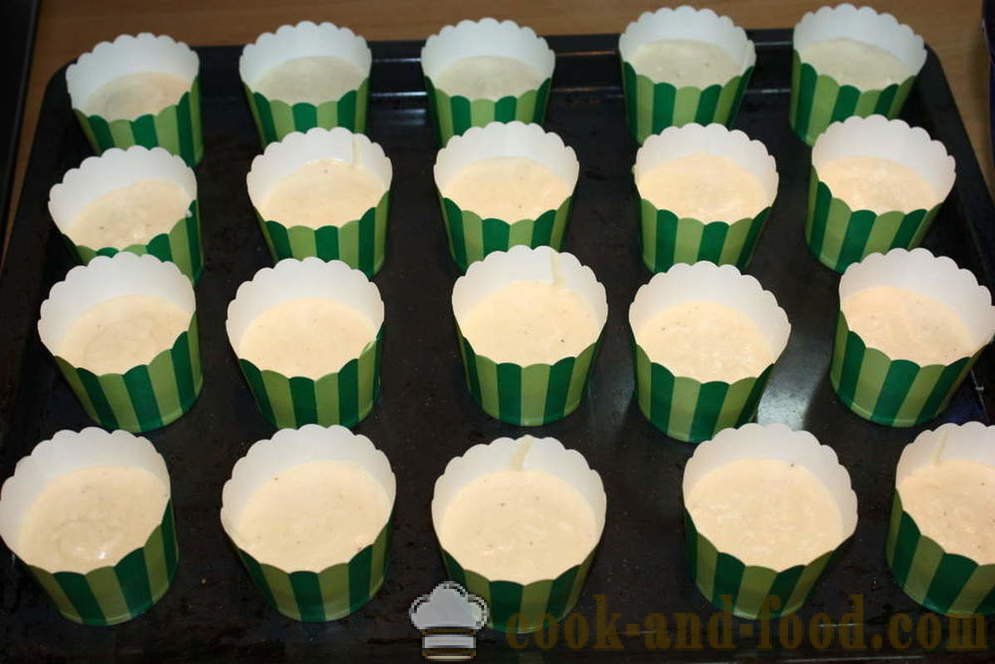 Vanilla cupcakes med creme top-trin for trin, hvordan man laver cupcakes med fløde på toppen, en opskrift med et foto