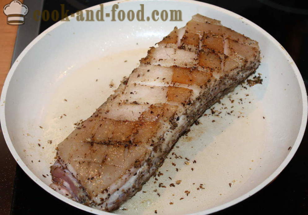 Bacon, bagt i ovnen med kartofler - hvordan man kan bage lækre bryst i ovnen, med en trin for trin opskrift fotos