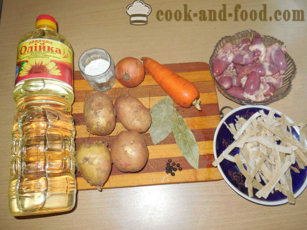 Suppe med hjemmelavede nudler og kylling hjerter - hvordan man laver kylling suppe i multivarka, skridt for skridt opskrift fotos