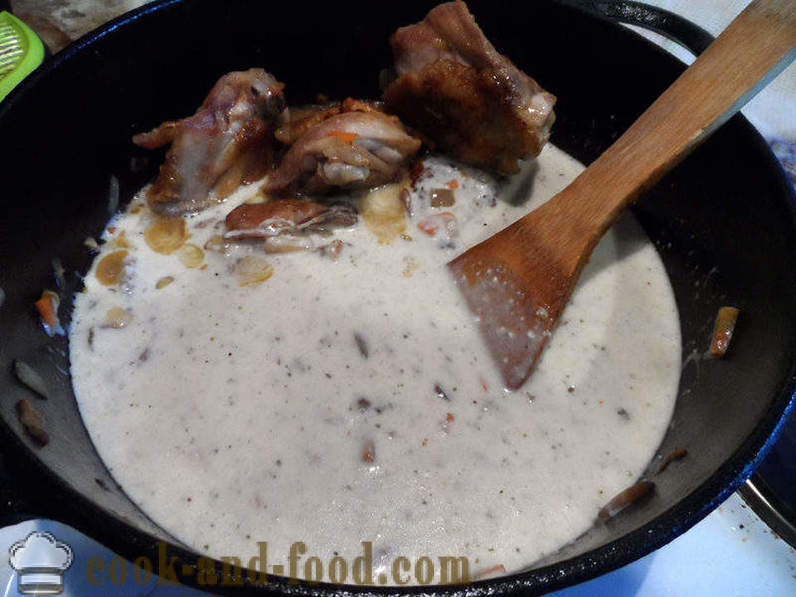 Kylling med svampe i fløde sauce - hvordan at lave mad kylling med champignon sauce, en trin for trin opskrift fotos