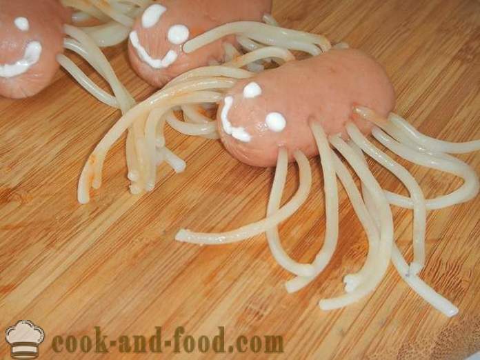 Octopus af pølser og spaghetti - hvordan man laver spaghetti med pølser til børn, en trin for trin opskrift fotos