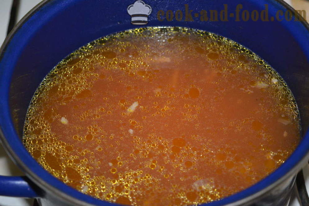 Kød suppe med kød og melboller lavet af mel og æg - hvordan koge suppe med hakket kød med dumplings, en trin for trin opskrift fotos