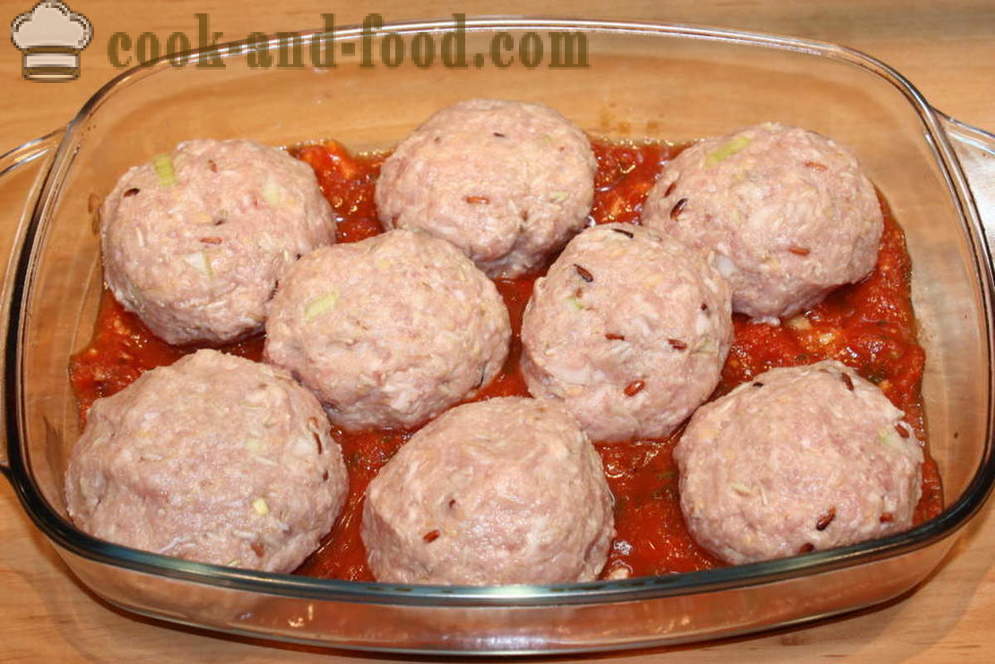 Kødboller af hakket kød og ris i tomat og fløde sauce - hvordan man laver frikadeller med sauce i ovnen, med en trin for trin opskrift fotos