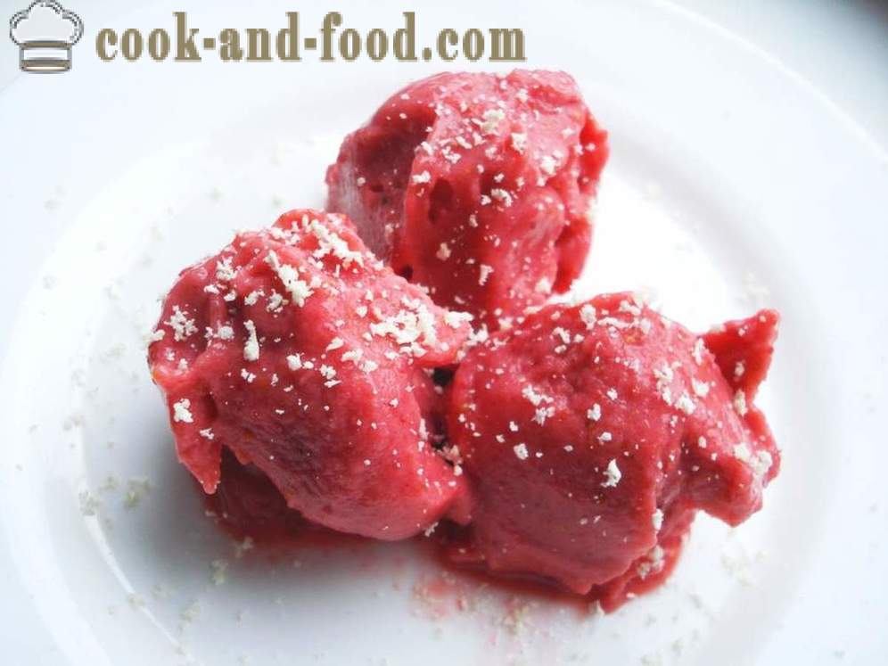 Cremet jordbær is fra frossen frugt og kondenseret mælk - hvordan man laver hurtig hjemmelavet is med jordbær, en trin for trin opskrift fotos