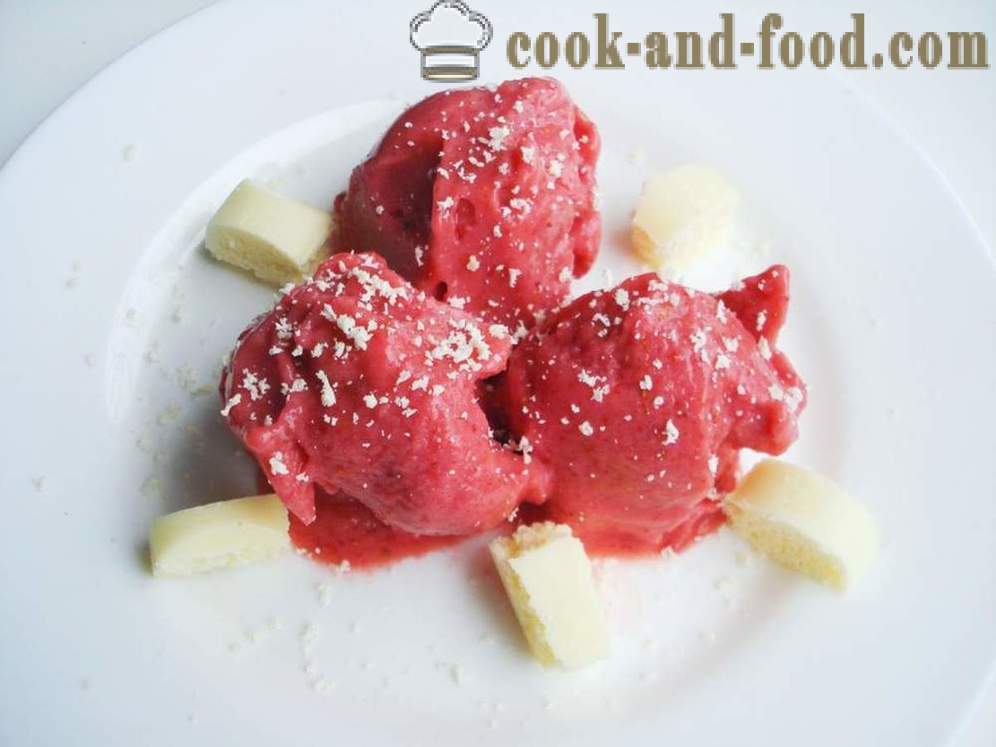 Cremet jordbær is fra frossen frugt og kondenseret mælk - hvordan man laver hurtig hjemmelavet is med jordbær, en trin for trin opskrift fotos
